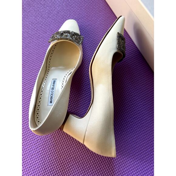 $1315 Manolo Blahnik Pumps Silieraso Silk Crystal Ornament Size 37 NEW Heels - Picture 3 of 13